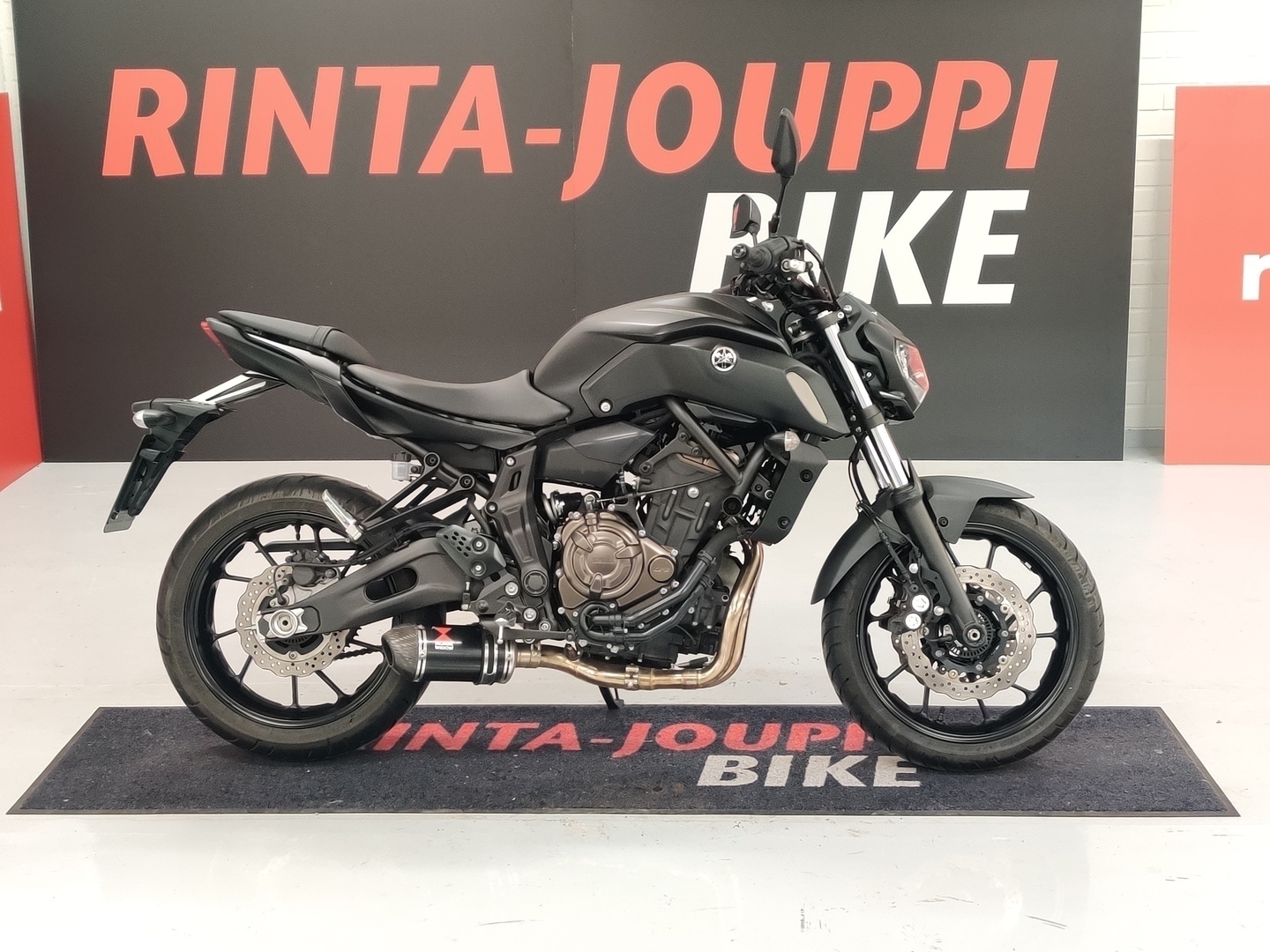 Yamaha MT 07 3kk lyhennysvapaa Black Widow putkisto Suomi pyörä