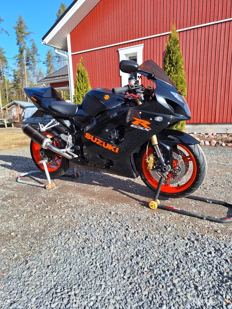 Suzuki Gsx R Cm Pori Moottoripy R Nettimoto