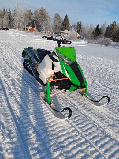 Arctic Cat M Sarja M Cm Rovaniemi Moottorikelkka