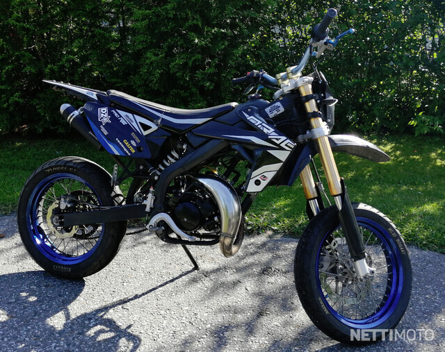 supermoto moped