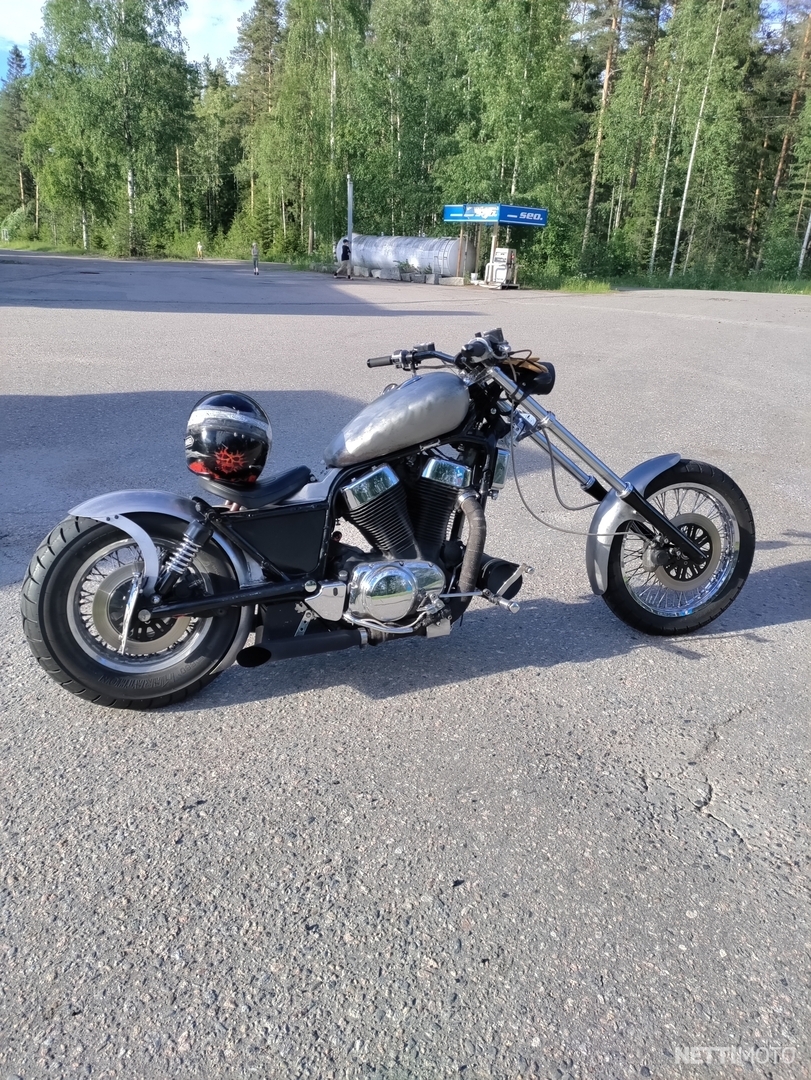 Choppertown - Check out our bro JC Muniz new build - Suzuki intruder 1400  1995. He usually builds Harley's , but it's evident his talents go way  beyond that.