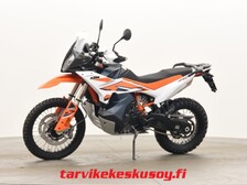 KTM 890