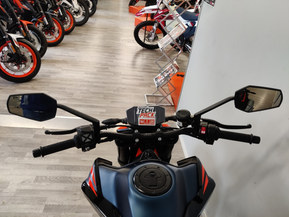 KTM 890