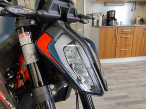 KTM 890