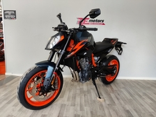 KTM 890