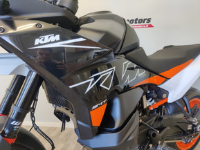 KTM 890