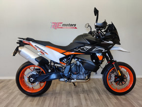 KTM 890