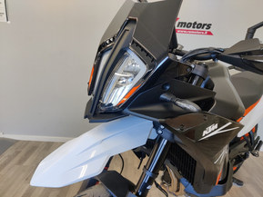 KTM 890