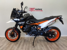 KTM 890
