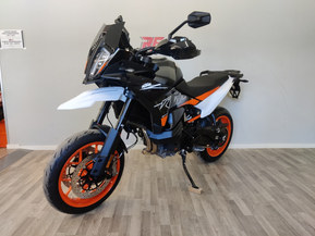 KTM 890