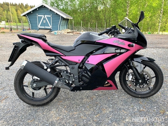 kawasaki ninja 300 black and pink