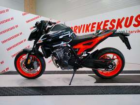 KTM 890