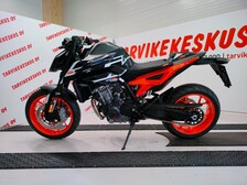 KTM 890