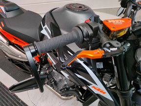KTM 890