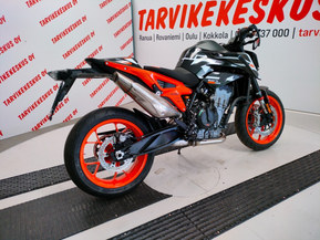 KTM 890