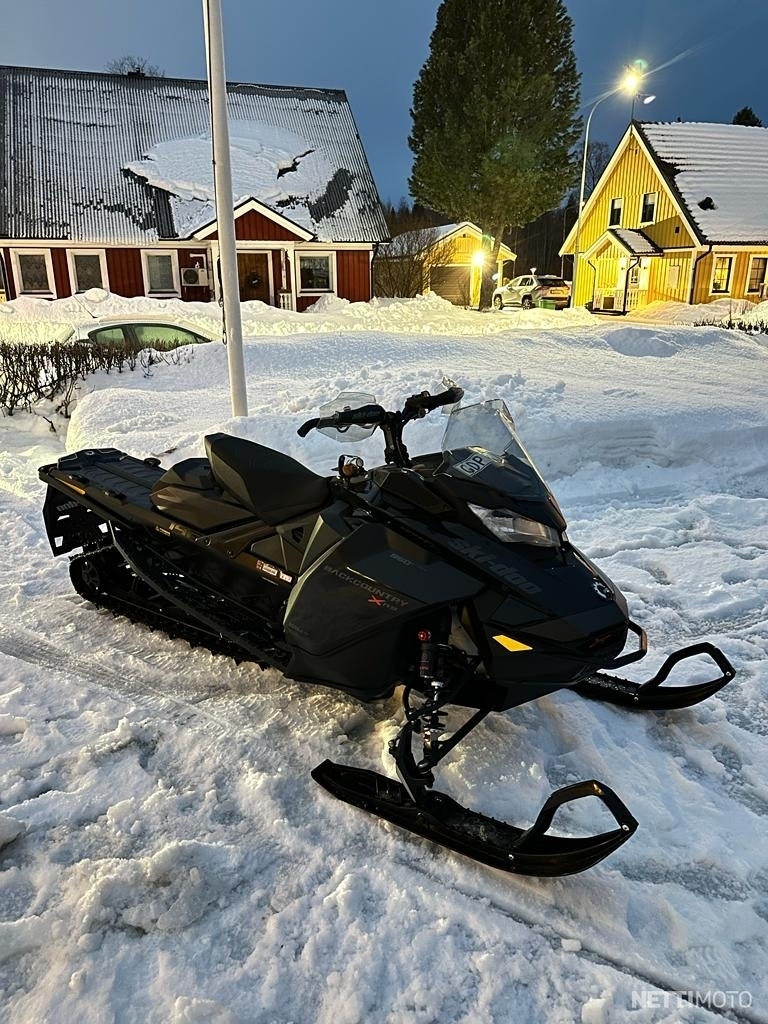 SkiDoo Backcountry 850 xrs 1950 km takuu12/2025 146" 850 cm³ 2022