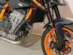 KTM 890