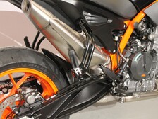 KTM 890
