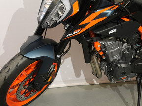KTM 890