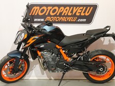 KTM 890