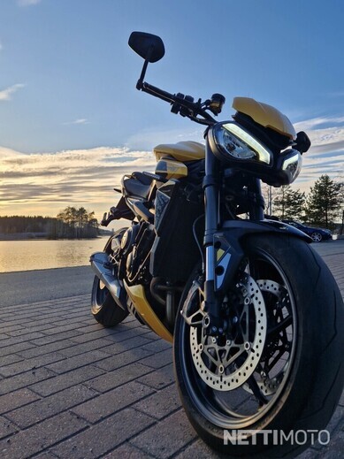 Triumph Street Triple