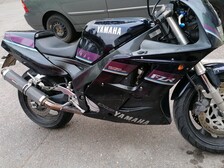 Yamaha FZR