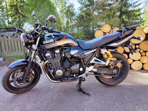 Yamaha XJR