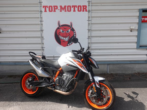 KTM 890