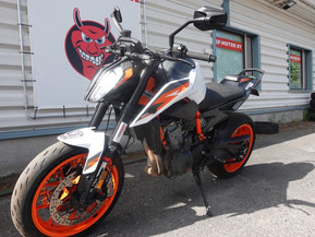 KTM 890
