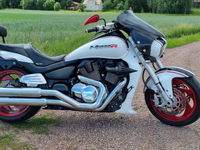 Suzuki Intruder