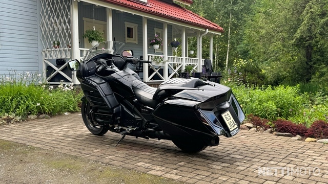 goldwing 1800 bagger