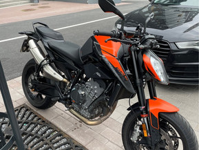 KTM 890