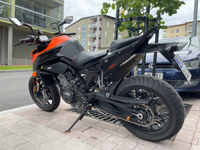 KTM 890