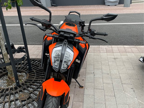 KTM 890