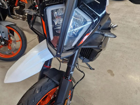 KTM 890