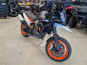 KTM 890