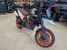 KTM 890