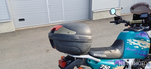 Honda XRV