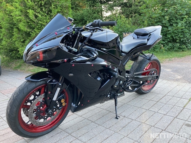 Yamaha YZF-R1