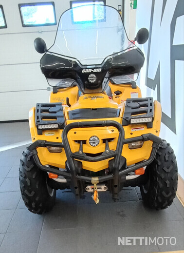 Can-Am Outlander Tieliikennemönkijä 400