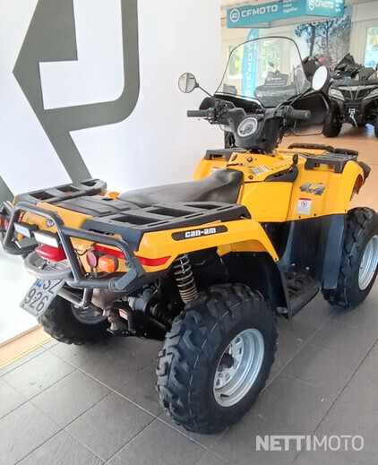 Can-Am Outlander Tieliikennemönkijä 400