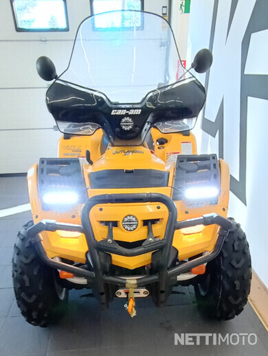 Can-Am Outlander Tieliikennemönkijä 400