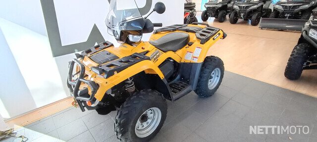 Can-Am Outlander Tieliikennemönkijä 400