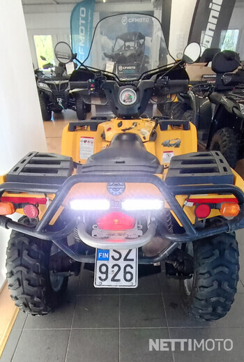 Can-Am Outlander Tieliikennemönkijä 400