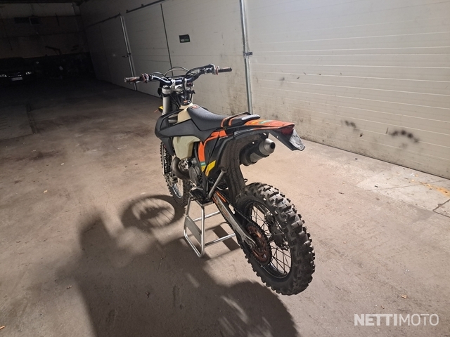 KTM 300