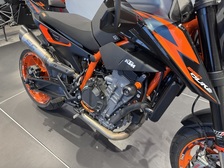 KTM 890