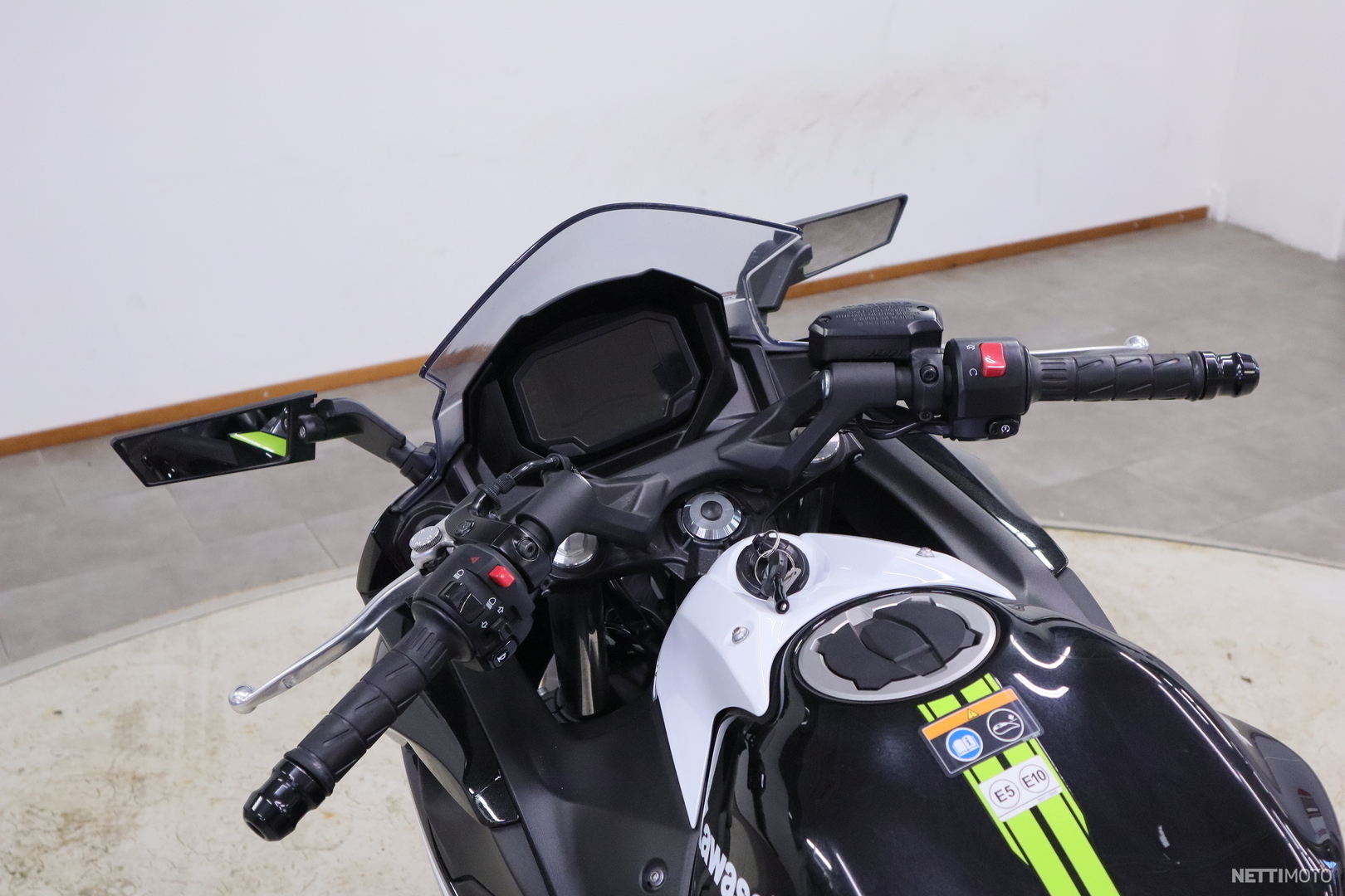 Kawasaki Ninja 650 LED Ajovalo / ABS / Digimittaristo 650