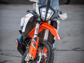 KTM 890