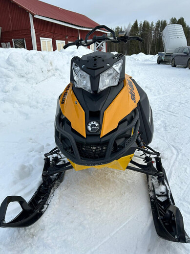 Ski-Doo Summit Summit SP 600 E-TEC 154