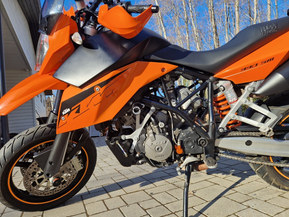 KTM 990